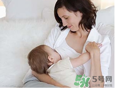 新生兒一月吃幾罐奶粉？新生兒一月吃幾桶奶粉呢？