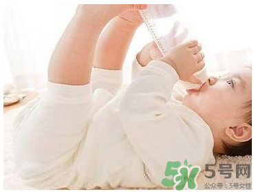 新生兒一月長幾斤正常？新生兒一月長多少厘米？