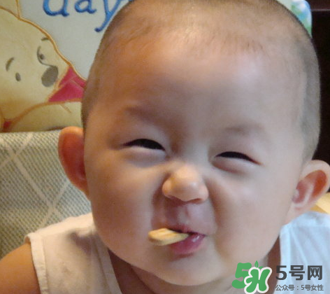 磨牙餅干幾個月寶寶能吃？磨牙餅干幾個月吃？