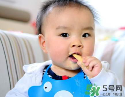 磨牙餅干幾個月寶寶能吃？磨牙餅干幾個月吃？