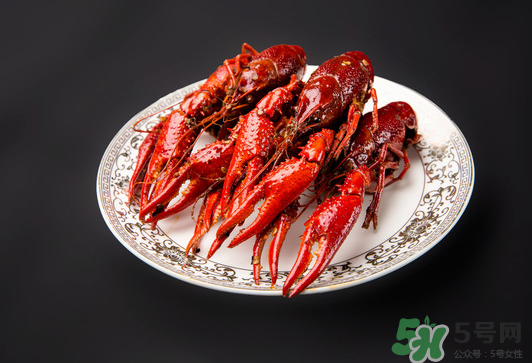 做麻辣小龍蝦放什么調(diào)料？麻辣小龍蝦可以放什么菜？