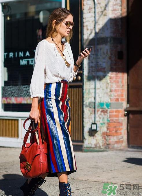 條紋闊腿褲配什么上衣？條紋闊腿褲搭配上衣圖片