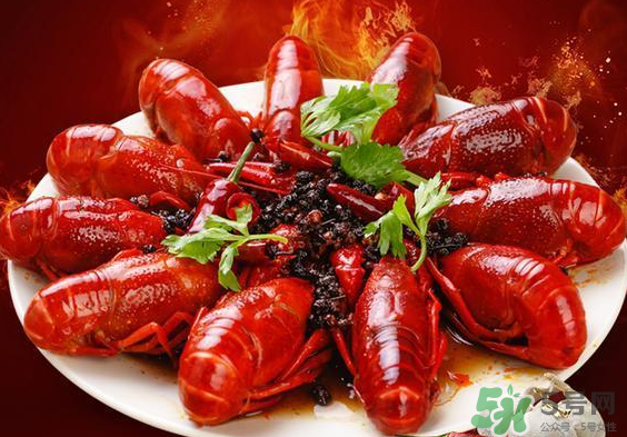 麻辣小龍蝦的頭能吃嗎？如何吃麻辣小龍蝦的頭？