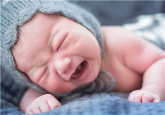 寶寶牙床上有小白點(diǎn)是怎么回事？寶寶牙床上的白點(diǎn)是什么？