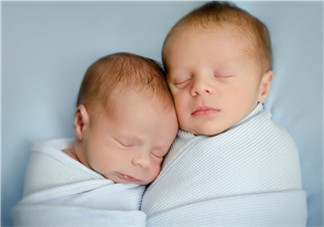 新生兒吃母乳需要喝水嗎？新生兒需不需要要喝水？