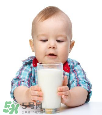 兒童能喝老年人奶粉嗎？老年人奶粉小孩能不能喝？