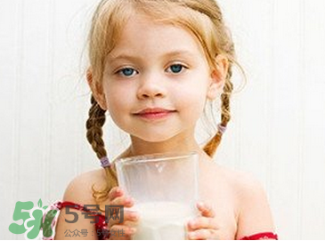 兒童能喝老年人奶粉嗎？老年人奶粉小孩能不能喝？