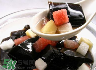 龜苓膏是烏龜做的嗎？龜苓膏是什么做的？