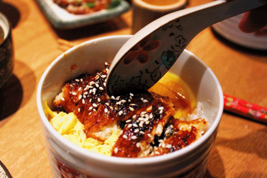 鰻魚飯好吃嗎？鰻魚飯有刺嗎？