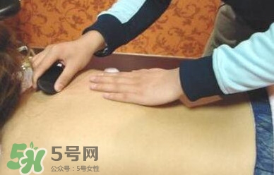 刮痧出現(xiàn)黑紫說明什么？感冒刮痧刮哪個部位