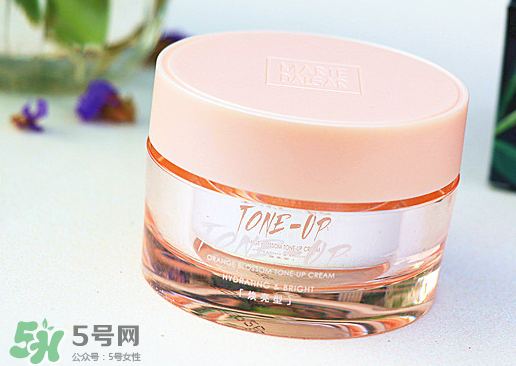 瑪麗黛佳素顏霜和v7哪個(gè)好？瑪麗黛佳素顏霜和v7對(duì)比