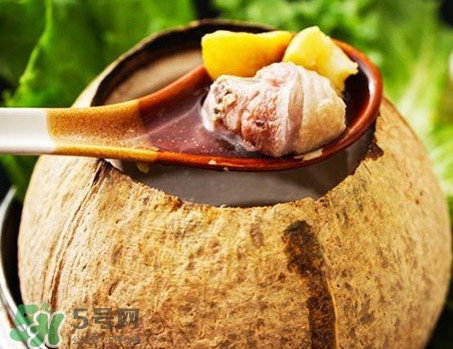 椰子雞里面的耶肉能吃嗎？椰子雞湯底怎麼做