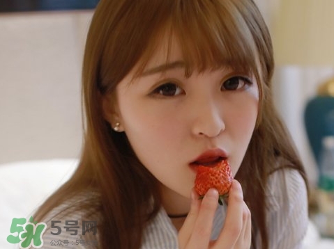 夏天手上起小水泡是怎么回事_是什么原因 夏天手上起小水泡是怎么回事_是什么原因