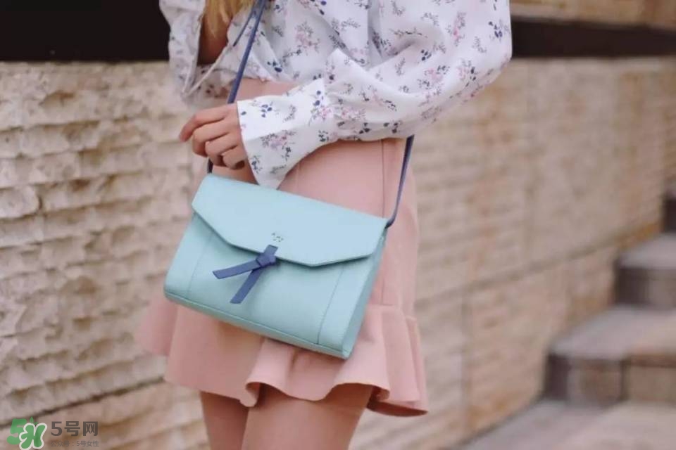 夏天背什么包包好看 夏天時(shí)尚又實(shí)用的小眾包包 夏天背什么包包好看 夏天時(shí)尚又實(shí)用的小眾包包