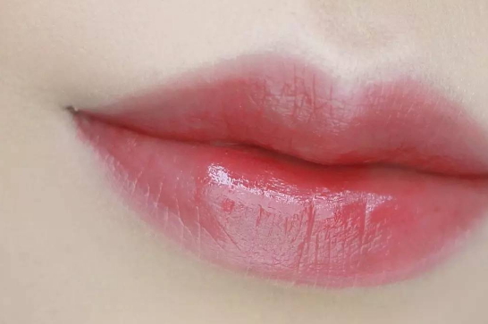 蘭蔻搖搖染唇液哪個顏色好看？蘭蔻搖搖染唇液色號試色