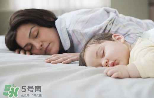 晚上睡覺趴著睡好嗎？晚上趴著睡覺有什么壞處