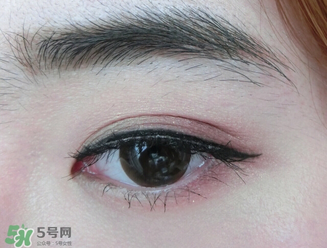 nars吉隆坡眼影怎么畫(huà)？nars吉隆坡雙色眼影畫(huà)法圖解