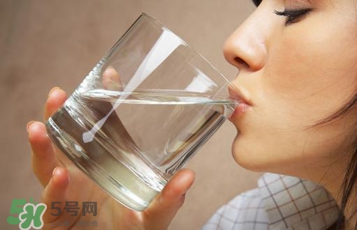 入伏喝什么水好？入伏喝熱水還是冷水？