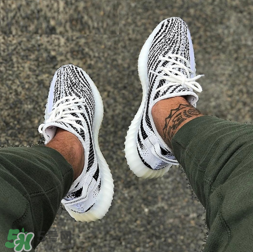 adidas yeezy 350 v2 boost zebra白斑馬市場價多少錢？