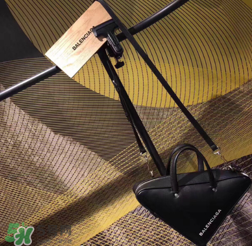 balenciaga三角包尺寸多大？巴黎世家三角形包包尺寸介紹