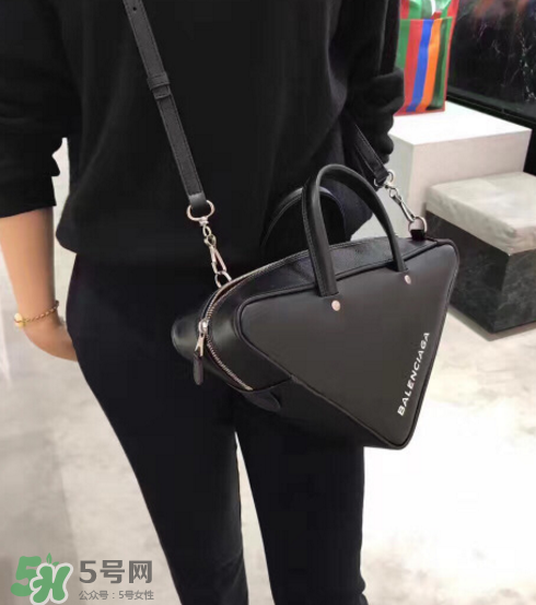 balenciaga三角包尺寸多大？巴黎世家三角形包包尺寸介紹