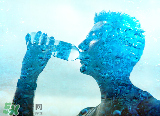 入伏喝什么水好？入伏喝熱水還是冷水？