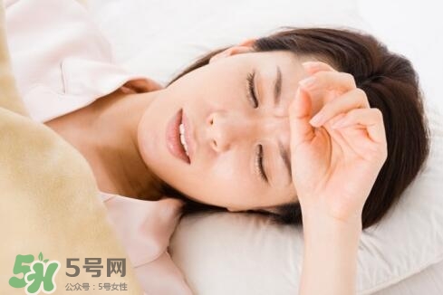 孕婦打噴嚏會嚇著寶寶嗎？孕婦打噴嚏對胎兒有影響嗎？