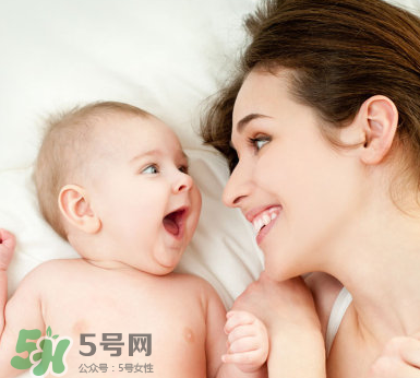 寶寶吐奶和哭有關(guān)系嗎？寶寶哭會(huì)引起吐奶嗎？