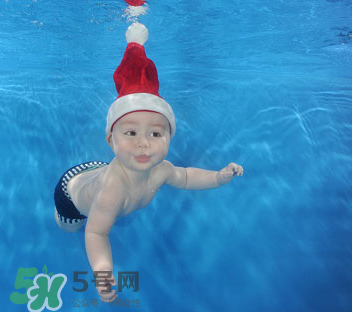 寶寶喜歡玩水怎么辦？寶寶為什么喜歡玩水？