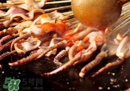 鐵板魷魚有營養(yǎng)嗎？鐵板魷魚對身體有害嗎