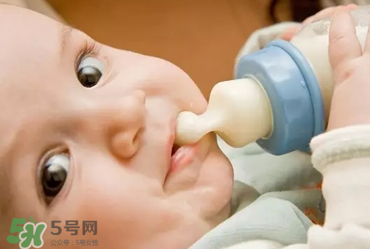 如何戒夜奶寶寶不痛苦？寶寶如何戒夜奶？