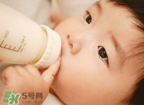 如何戒夜奶寶寶不痛苦？寶寶如何戒夜奶？