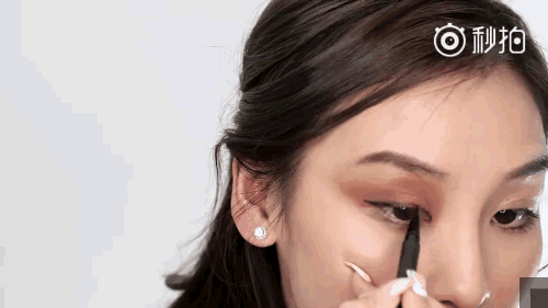 眼影貼怎么用？眼影貼使用方法