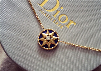 迪奧羅盤(pán)項(xiàng)鏈意義是什么？dior迪奧羅盤(pán)項(xiàng)鏈有什么寓意？