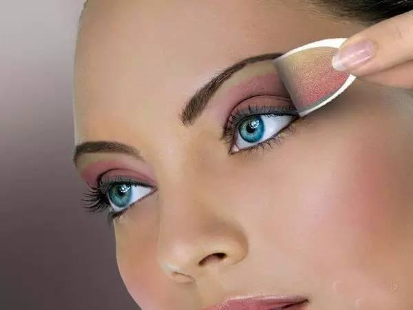 眼影貼怎么用？眼影貼使用方法