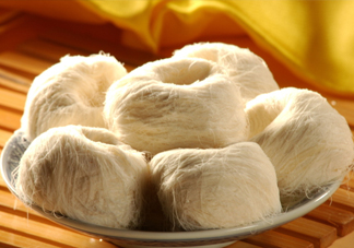 龍須糖是什么做的？龍須糖上面一層粉是什么粉