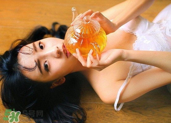 三伏貼能治痛經(jīng)嗎？三伏貼治療痛經(jīng)貼哪里哪個(gè)穴位？