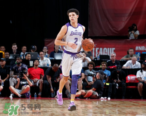 2017夏季聯(lián)賽朗佐鮑爾球哥上腳穿的球鞋是什么型號(hào)？