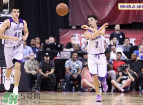 2017夏季聯(lián)賽朗佐鮑爾球哥上腳穿的球鞋是什么型號(hào)？