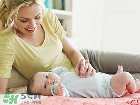 三伏天坐月子可以洗澡嗎？三伏天坐月子可以穿短袖嗎？