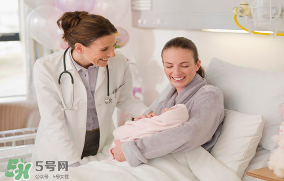 三伏天坐月子可以洗澡嗎？三伏天坐月子可以穿短袖嗎？