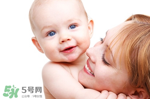 三伏天坐月子可以洗澡嗎？三伏天坐月子可以穿短袖嗎？