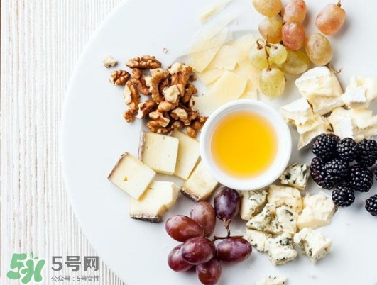 貼三伏貼不能吃什么？三伏貼不能吃什么食物？