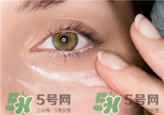 白天可以用眼霜嗎?白天用眼霜會(huì)怎么樣? 白天可以用眼霜嗎?白天用眼霜會(huì)怎么樣?