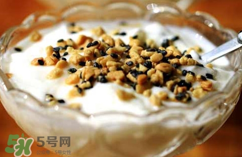 酸奶好吃怎么選？酸奶對(duì)人有哪些好處