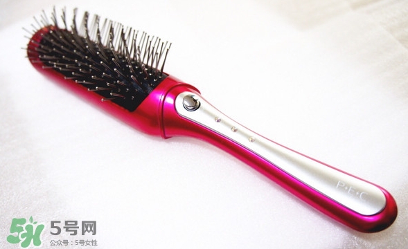 小泉成器音波電動梳怎么用？小泉成器音波震動梳子使用方法