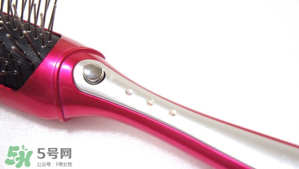 小泉成器音波電動梳怎么用？小泉成器音波震動梳子使用方法