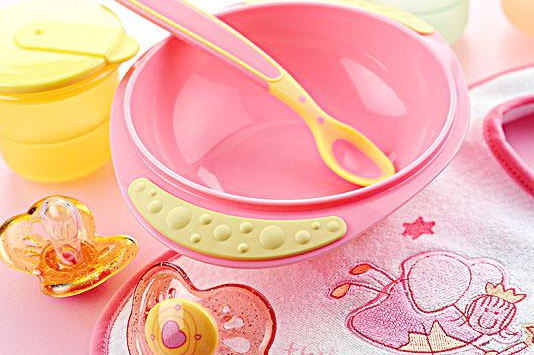 仿瓷碗可以放微波爐嗎？仿瓷餐具能在微波爐里加熱嗎