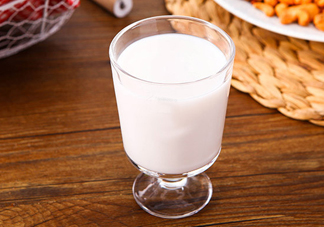 做酸奶用鮮奶好還是純牛奶好？純牛奶和鮮牛奶的區(qū)別