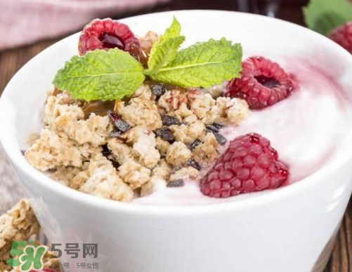 酸奶好吃怎么選？酸奶對(duì)人有哪些好處